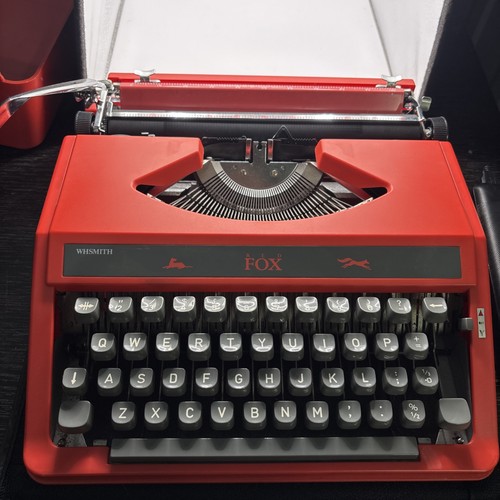 Smith red fox - red, typewriter