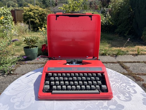 Smith red fox - smith, typewriter